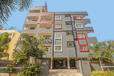 Super OYO Townhouse 496 De Alphabet Near Rajiv Gandhi International Airport