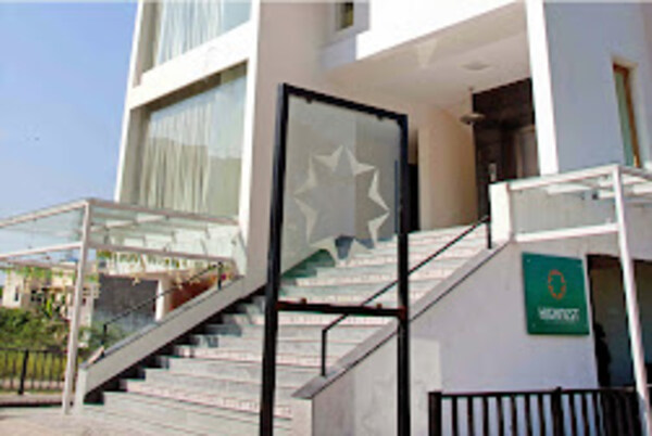 Hotel Highnest - Near Maraimalai Nagar