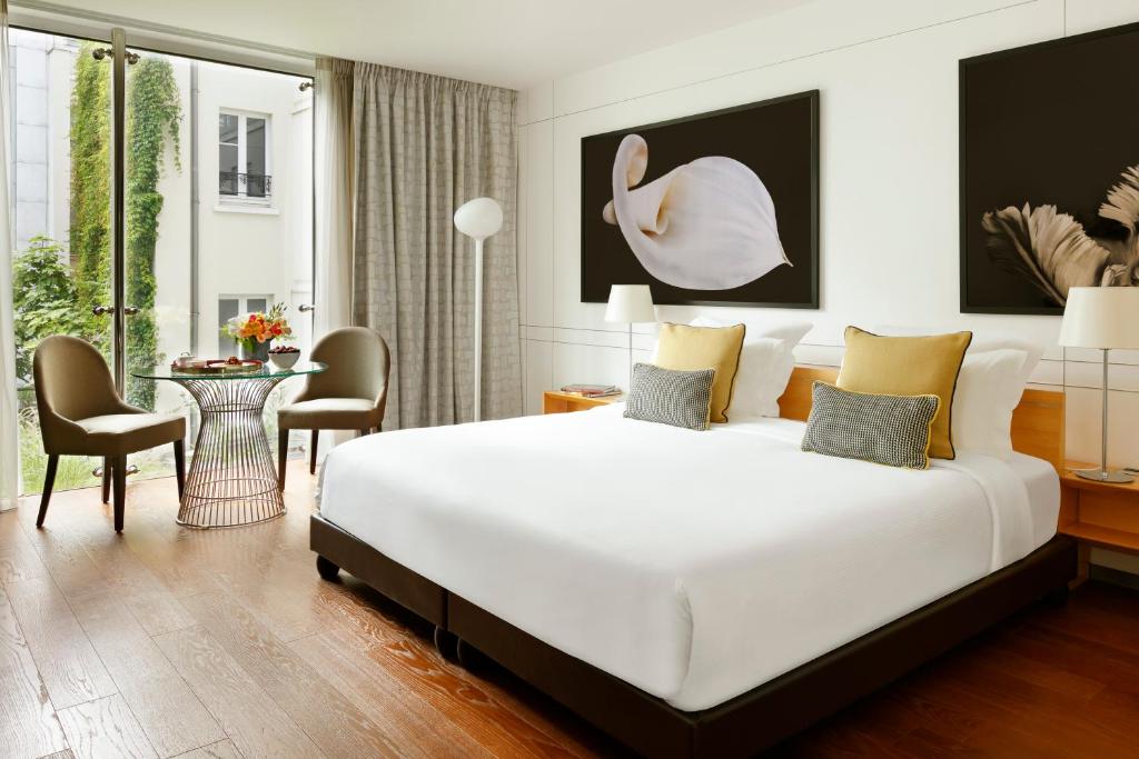 La Clef Tour Eiffel Paris by The Crest Collection Near Eiffel Tower