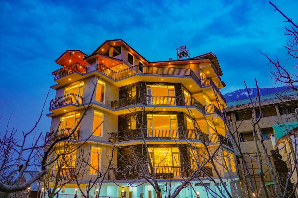 Hotel Loop Inn - Manali Near nearest airport is Kullu–Manali